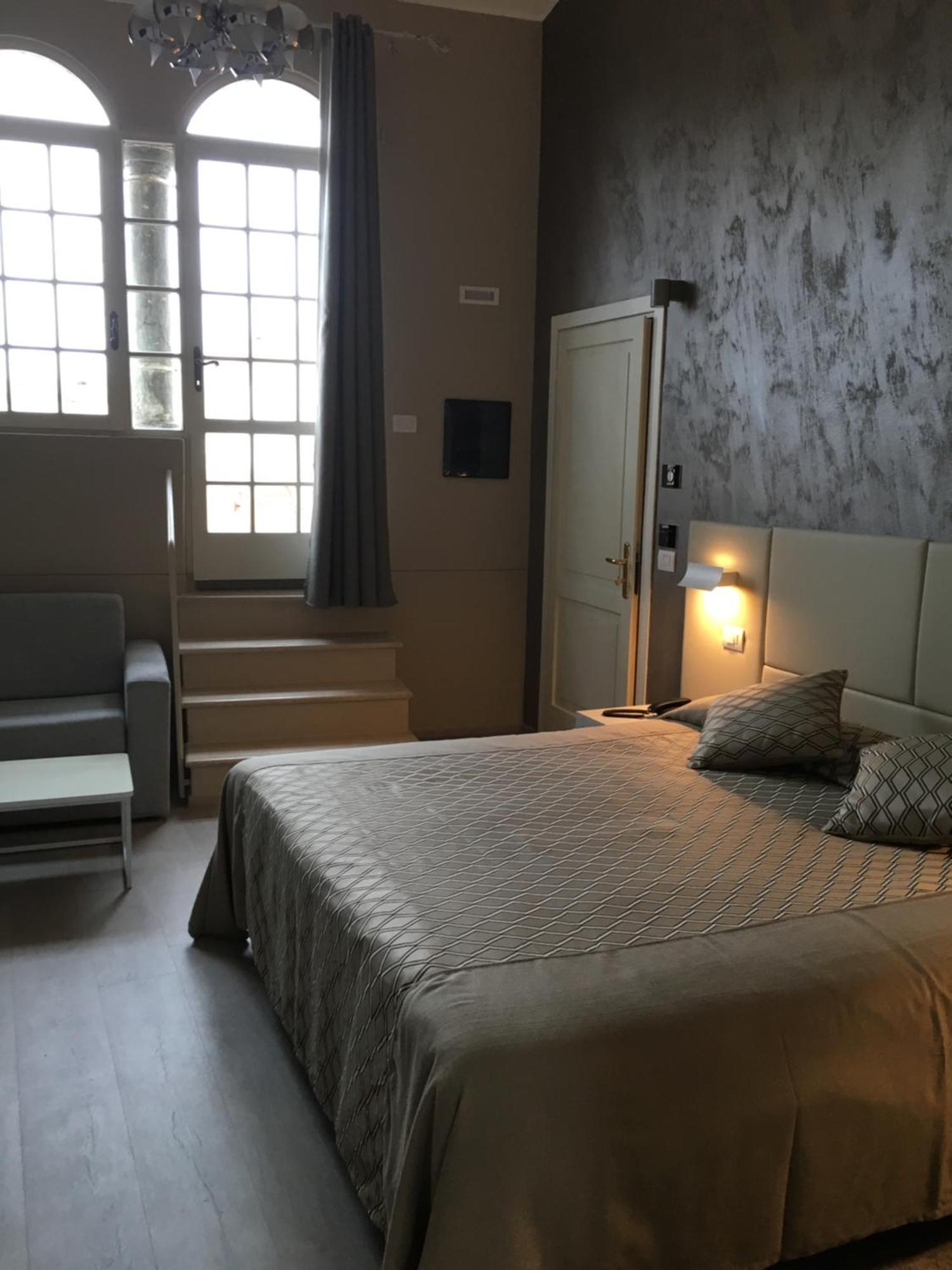 Alessi Hotel Trattoria Десенцано дел Гарда Екстериор снимка