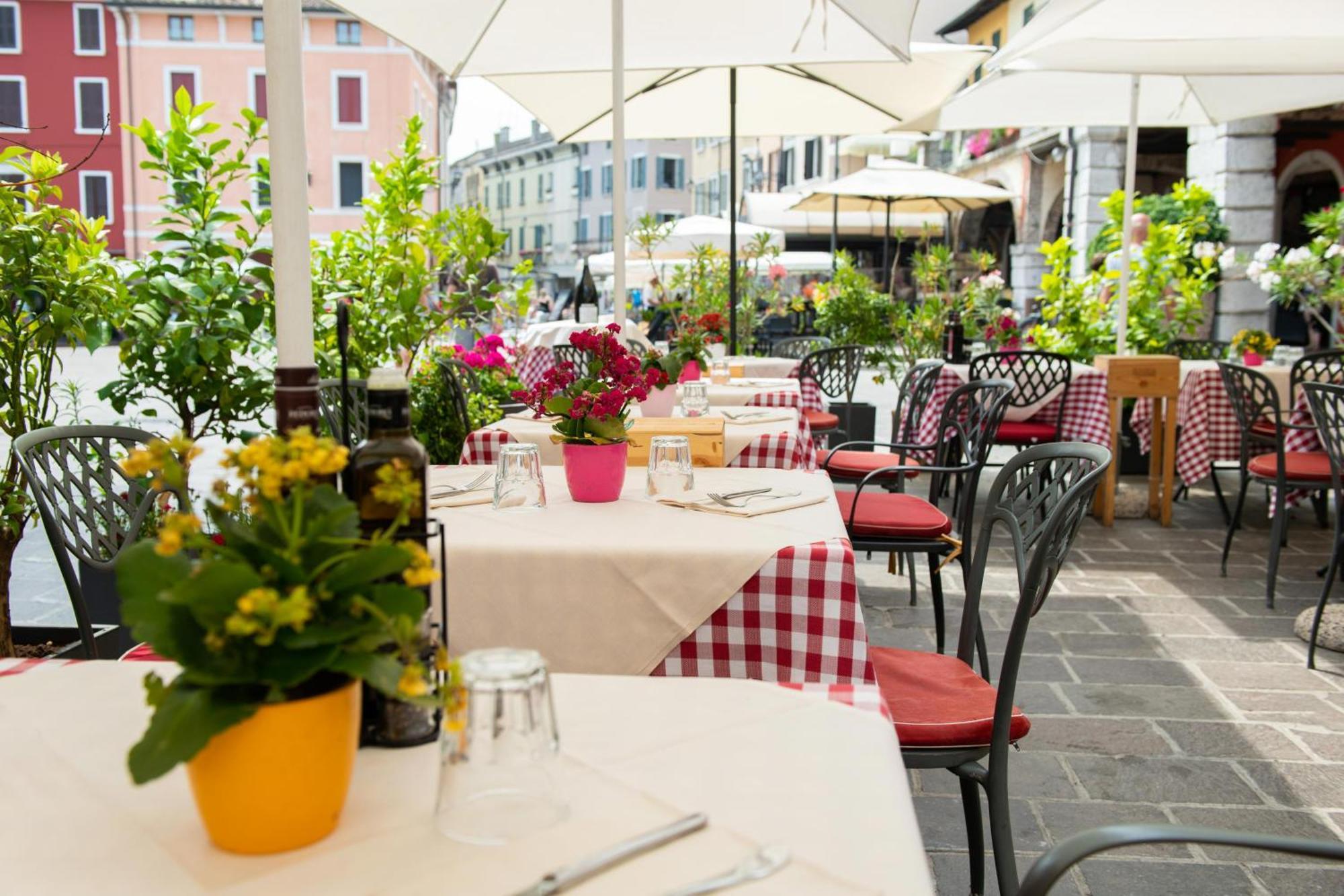 Alessi Hotel Trattoria Десенцано дел Гарда Екстериор снимка