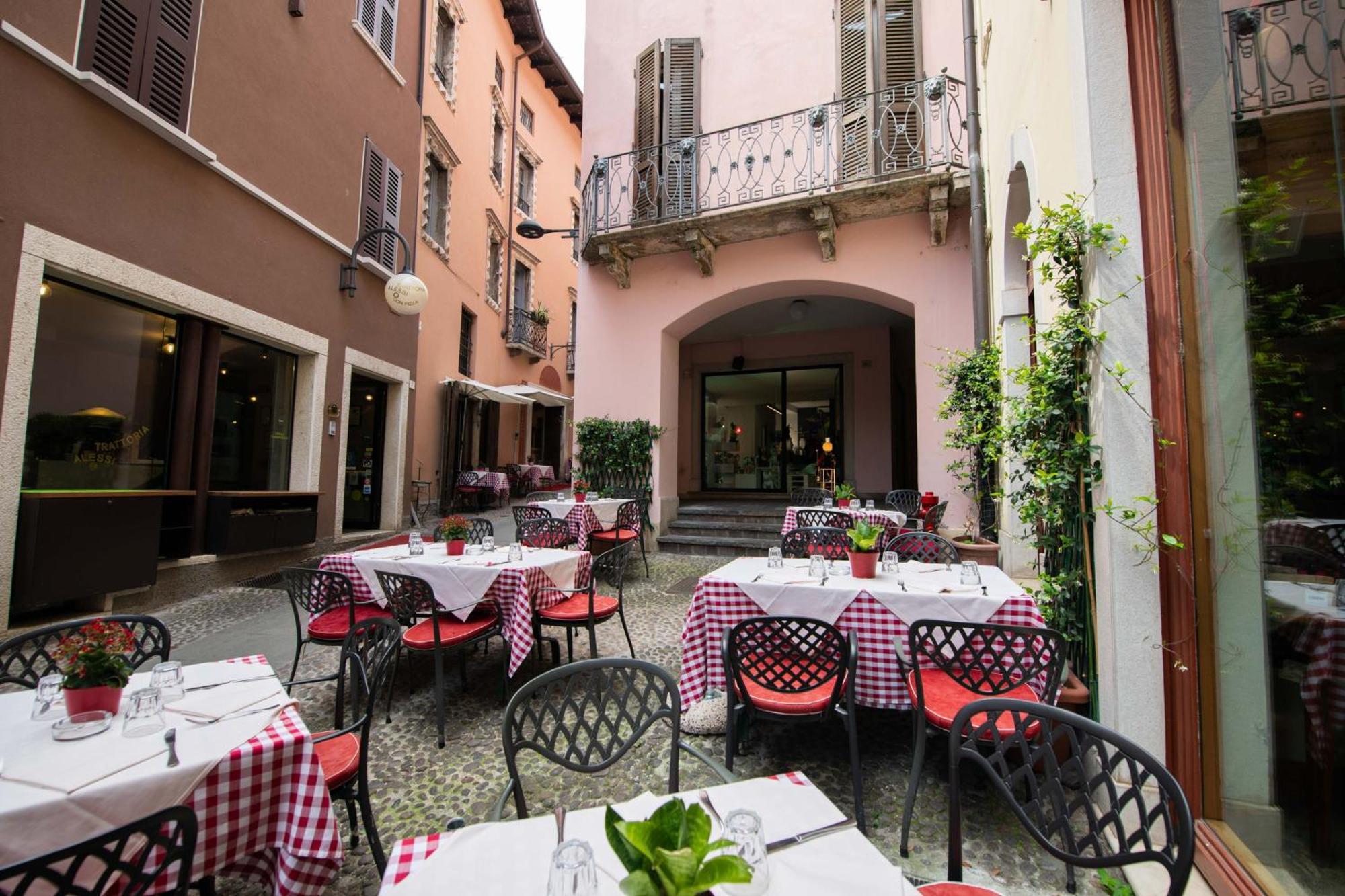 Alessi Hotel Trattoria Десенцано дел Гарда Екстериор снимка