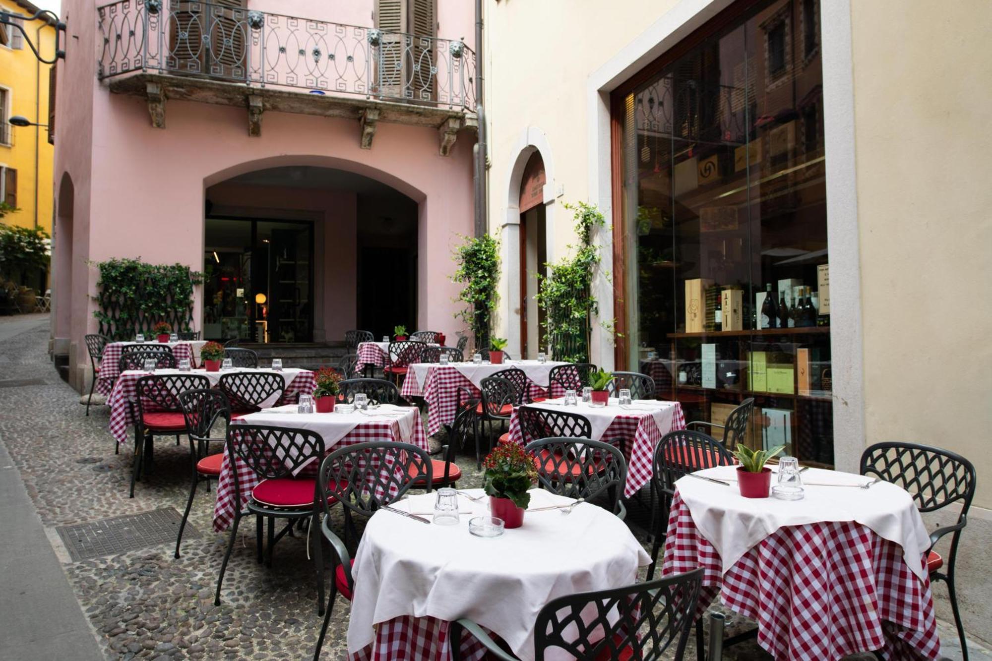 Alessi Hotel Trattoria Десенцано дел Гарда Екстериор снимка