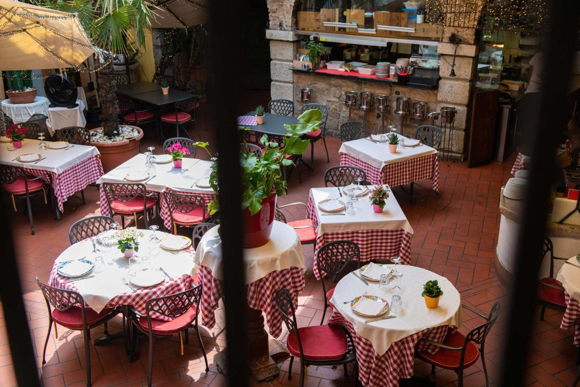 Alessi Hotel Trattoria Десенцано дел Гарда Екстериор снимка
