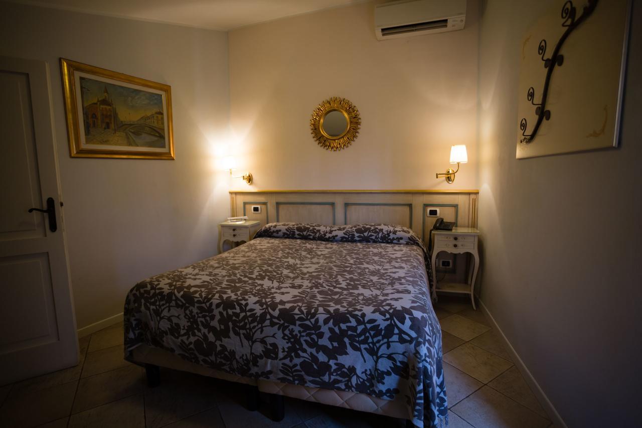 Alessi Hotel Trattoria Десенцано дел Гарда Екстериор снимка